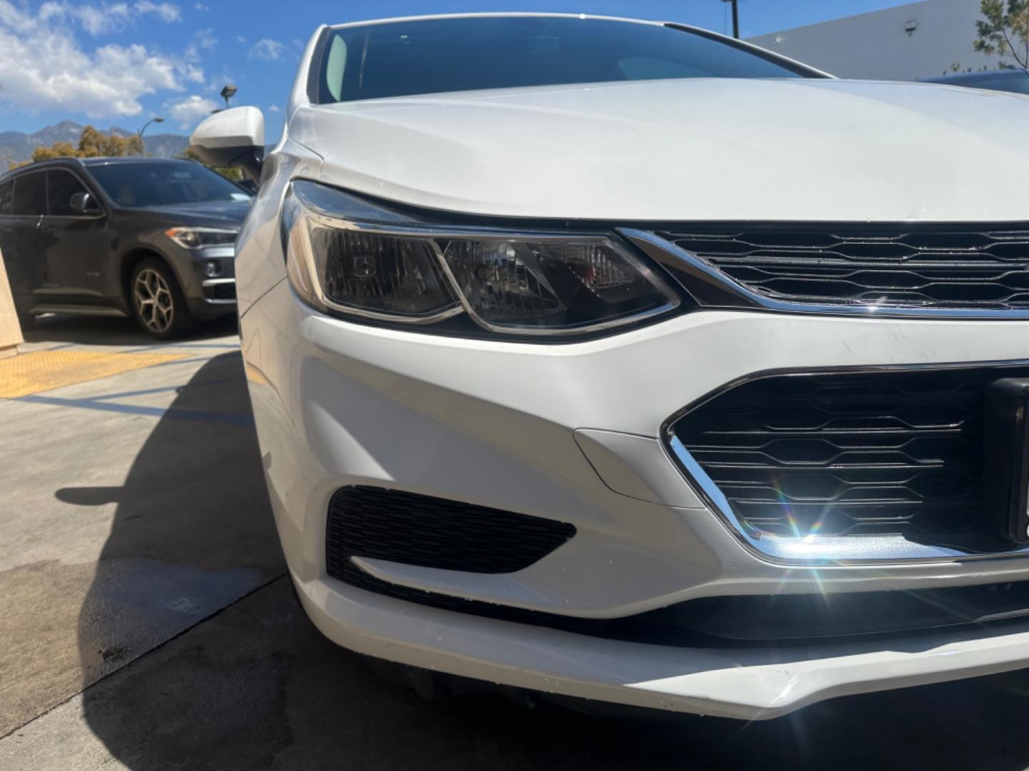 2018 WHITE /Black Chevrolet Cruze Cloth (1G1BC5SM6J7) with an 4Cylinder engine, Automatic transmission, located at 30 S. Berkeley Avenue, Pasadena, CA, 91107, (626) 248-7567, 34.145447, -118.109398 - Photo#8